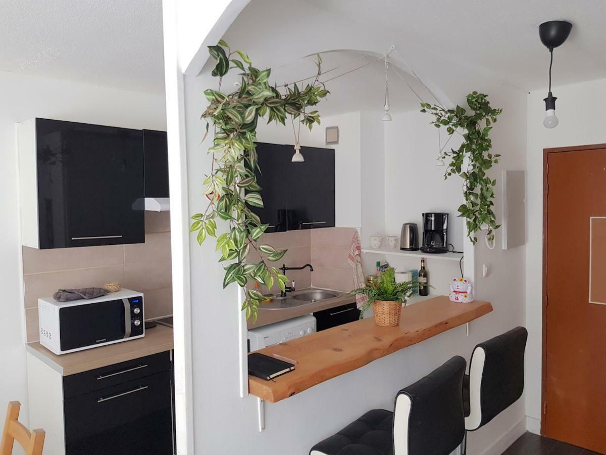 Au Petit Thai - T2 Avec Balcon - Montpellier Centre Appartement Buitenkant foto