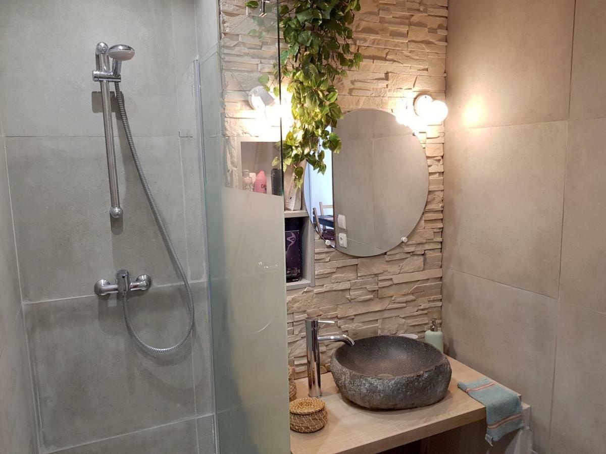 Au Petit Thai - T2 Avec Balcon - Montpellier Centre Appartement Buitenkant foto