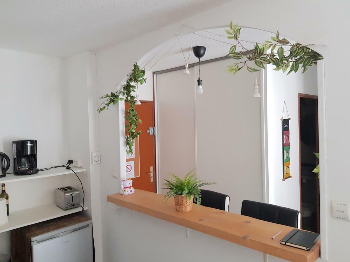 Au Petit Thai - T2 Avec Balcon - Montpellier Centre Appartement Buitenkant foto